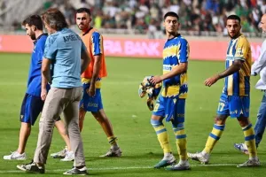 Ομόνοια - ΑΠΟΕΛ: Πράσινο... το ροντέο με τέσσερις αποβολές, αμέτρητες κίτρινες και χαμένο πέναλτι! (φώτος)