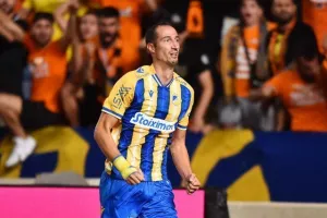 ΑΠΟΕΛ 1-1 Απόλλων: Πέτροβιτς και Νταρίκβα μοίρασαν... το ντέρμπι (φώτος)