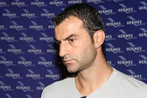 Ανόρθωση: "Ερχόμαστε έγκαιρα και χειροκροτούμε τον «Κολοσσό» μας"