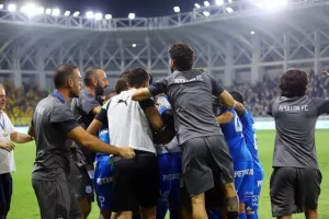 Απόλλων - ΑΕΛ: Το πρώτο της χρονιάς... βάφτηκε γαλάζιο! (Φώτος)