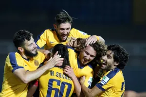 Θυμόμαστε το πρώτο του γκολ (βίντεο)