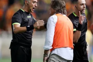 Ομόνοια - ΑΠΟΕΛ: Πράσινο... το ροντέο με τέσσερις αποβολές, αμέτρητες κίτρινες και χαμένο πέναλτι! (φώτος)