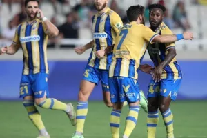 Ομόνοια - ΑΠΟΕΛ: Πράσινο... το ροντέο με τέσσερις αποβολές, αμέτρητες κίτρινες και χαμένο πέναλτι! (φώτος)