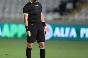 Ομόνοια - ΑΠΟΕΛ: Πράσινο... το ροντέο με τέσσερις αποβολές, αμέτρητες κίτρινες και χαμένο πέναλτι! (φώτος)
