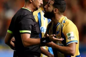 Ομόνοια - ΑΠΟΕΛ: Πράσινο... το ροντέο με τέσσερις αποβολές, αμέτρητες κίτρινες και χαμένο πέναλτι! (φώτος)