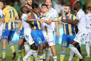 Ομόνοια - ΑΠΟΕΛ: Πράσινο... το ροντέο με τέσσερις αποβολές, αμέτρητες κίτρινες και χαμένο πέναλτι! (φώτος)