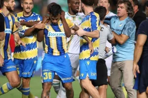 Ομόνοια - ΑΠΟΕΛ: Πράσινο... το ροντέο με τέσσερις αποβολές, αμέτρητες κίτρινες και χαμένο πέναλτι! (φώτος)