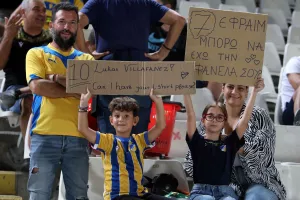 Ο κόσμος στο ΑΠΟΕΛ-Απόλλων (φωτορεπορτάζ)