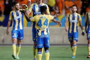 ΑΠΟΕΛ 1-1 Απόλλων: Πέτροβιτς και Νταρίκβα μοίρασαν... το ντέρμπι (φώτος)