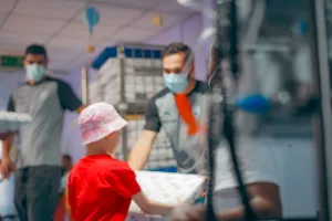Απόλλων/Επίσκεψη στο Παιδοογκολογικό τμήμα: "Οι πραγματικοί MVP στον αγώνα της ζωής" (Βίντεο/Φώτος)