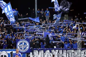 Ανόρθωση: Στη Δυτική εξέδρα με Καρμιώτισσα