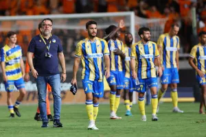 (ΒΙΝΤΕΟ Kerkida) AΠΟΕΛίστες με παίκτες/"Για σένα έχω χάσει το μυαλό"