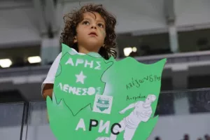Ο κόσμος στις εξέδρες του “ΑλφαΜέγα”