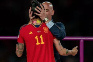 Στο πλευρό της Ερμόσο η FIFPro: «Ο αγώνας σου είναι δικός μας»