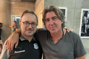 Κακαβελάκης σε Σα Πίντο: "Χάρηκα που συναντηθήκαμε κόουτς-Τι μικρός είναι ο κόσμος…"