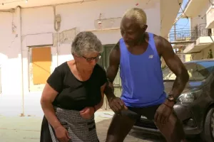 (Επικό βίντεο) Ο "μεθυσμένος" Ουγκουνσότο διαφημίζει τον ημιμαραθώνιο της Κρήτης!