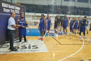 Η απονομή στους παίκτες της Ανόρθωσης (Φώτος)