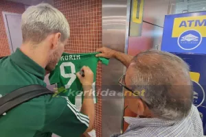 Μέσω Κακόριν... special δωράκι στο εγγονάκι του!