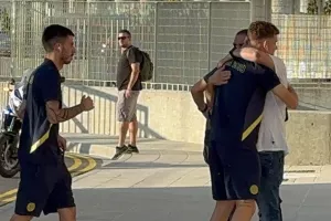 Η άφιξη της ΑΕΛ (Φώτος)