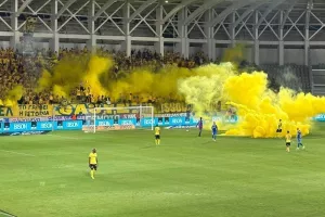 Καπνογόνα και προσωρινή διακοπή στα... 30 δευτερόλεπτα! (Φώτος/Βίντεο)