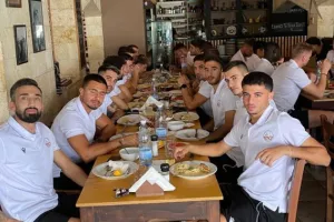 Γευμάτισαν και φεύγουν 