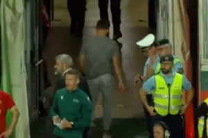 Απεγνωσμένος ο προπονητής του Λουξεμβούργου, έφυγε στα αποδυτήρια μετά το 8-0 των Πορτογάλων στο 83'