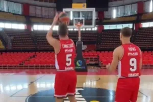 Ο Λαρεντζάκης κέρδισε τον Πάπας στο «Moneyball» και πανηγύρισε ως... κόμπρα (βίντεο)
