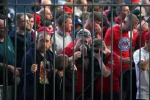 Κατηγορείται για παρουσίαση «εντελώς αναληθών» στοιχείων για το φιάσκο του τελικού του Champions League 2022
