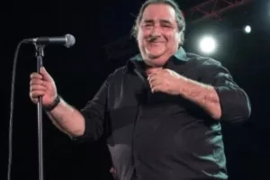 Ο Βασίλης Καρράς δίνει τη μάχη του: «Παλεύει και αναρρώνει, οι γιατροί είναι αισιόδοξοι»