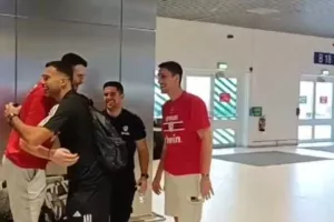Αγκάλιασε "Παπ" και "Λάρι" ο Σλούκας αλλά... δεν αντάλλαξε ούτε βλέμμα με Μπαρτζώκα (βίντεο)