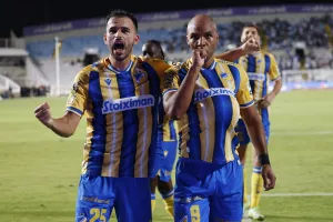 (ΒΙΝΤΕΟ Kerkida) AΠΟΕΛίστες με παίκτες/"Για σένα έχω χάσει το μυαλό"