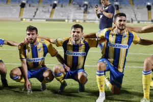 (ΒΙΝΤΕΟ Kerkida) AΠΟΕΛίστες με παίκτες/"Για σένα έχω χάσει το μυαλό"