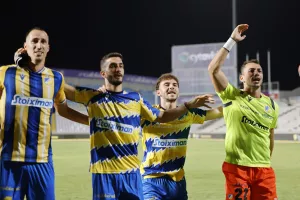 (ΒΙΝΤΕΟ Kerkida) AΠΟΕΛίστες με παίκτες/"Για σένα έχω χάσει το μυαλό"