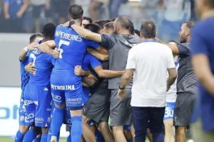 Απόλλων - ΑΕΛ: Το πρώτο της χρονιάς... βάφτηκε γαλάζιο! (Φώτος)