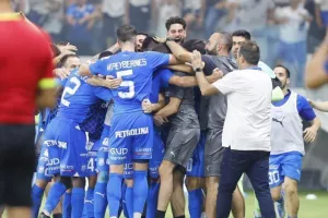 Απόλλων - ΑΕΛ: Το πρώτο της χρονιάς... βάφτηκε γαλάζιο! (Φώτος)