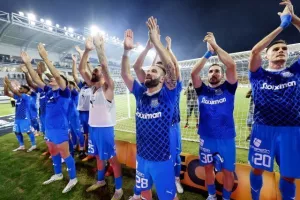 Μετά τη νίκη στο ντέρμπι/ Παίκτες και κόσμος... έγιναν ένα! (Βίντεο - Φώτος)