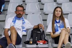 Ο κόσμος στις εξέδρες του “ΑλφαΜέγα”