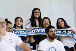 Ο κόσμος στις εξέδρες του “ΑλφαΜέγα”