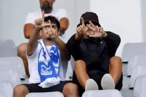Ο κόσμος στις εξέδρες του “ΑλφαΜέγα”