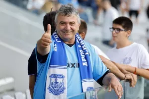 Ο κόσμος στις εξέδρες του “ΑλφαΜέγα”