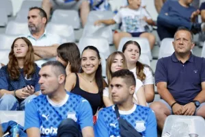 Ο κόσμος στις εξέδρες του “ΑλφαΜέγα”