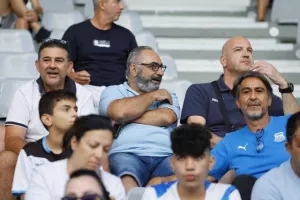 Ο κόσμος στις εξέδρες του “ΑλφαΜέγα”