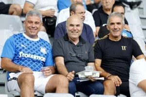 Ο κόσμος στις εξέδρες του “ΑλφαΜέγα”