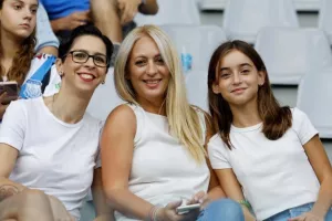 Ο κόσμος στις εξέδρες του “ΑλφαΜέγα”