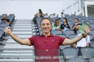 Ο κόσμος στις εξέδρες του “ΑλφαΜέγα”