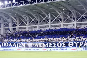 "Άσπρη φανέλα και κασκόλ, στηρίζουμε με κάθε τρόπο την ομάδα"