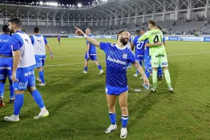 Μόνο ΤΡΙΑ, όλα πρώτο!