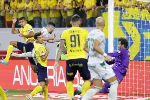 ΑΕΛ 0-0 Ομόνοια: "Ανίκητοι" Μούριελ και Φαμπιάνο, στο "μηδέν" το ντέρμπι (φώτος)