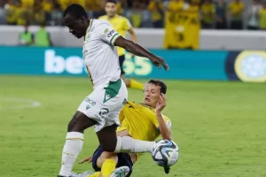 ΑΕΛ 0-0 Ομόνοια: "Ανίκητοι" Μούριελ και Φαμπιάνο, στο "μηδέν" το ντέρμπι (φώτος)