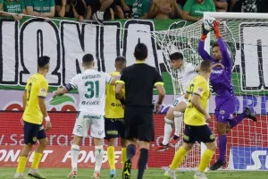 ΑΕΛ 0-0 Ομόνοια: "Ανίκητοι" Μούριελ και Φαμπιάνο, στο "μηδέν" το ντέρμπι (φώτος)